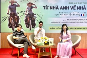 Cuốn du ký đặc biệt của đôi vợ chồng Pháp - Việt đạp xe xuyên Âu - Á