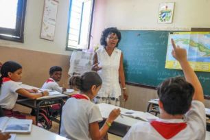Cuba bãi bỏ kỳ thi tuyển sinh Đại học và kết thúc sớm năm học