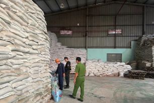 Tây Ninh: Bắt nhóm đối tượng làm phân bón giả thương hiệu lớn, thu giữ 70 tấn sản phẩm