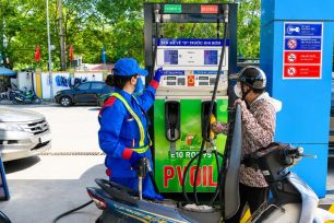 Giá xăng sinh học E10 thấp hơn xăng khoáng cùng cấp octan khoảng 490 đồng/lít