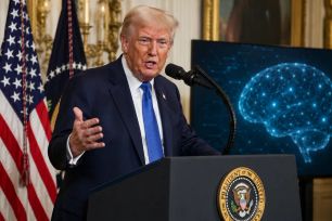 Tổng thống D.Trump dừng ký sắc lệnh mới về siết chặt quản lý AI