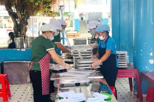 TPHCM kiểm tra ATTP bếp ăn, 30% cơ sở 'mất tích'