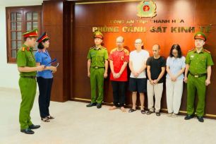 Triệt phá đường dây buôn lậu xe điện ba bánh xuyên biên giới