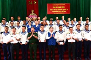 Lãnh đạo TPHCM thăm chiến sĩ mới tại Trung tâm Huấn luyện Vùng 4 Hải quân