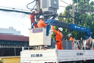 Nắng nóng bao trùm, tiêu thụ điện tăng vọt