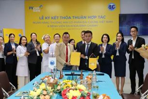 PVcomBank hỗ trợ cơ sở y tế thanh toán không dùng tiền mặt