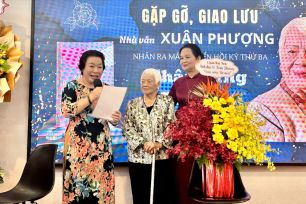 Đạo diễn Xuân Phượng ra mắt hồi ký Chân cứng đá mềm