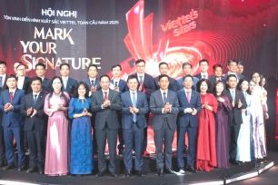 Viettel tôn vinh 20 "ngôi sao" xuất sắc trên mọi lĩnh vực