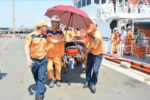 Giành lại cơ hội sống giữa biển khơi