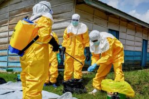 Dịch Ebola: WHO kêu gọi dỡ bỏ lệnh cấm đi lại giữa các quốc gia 