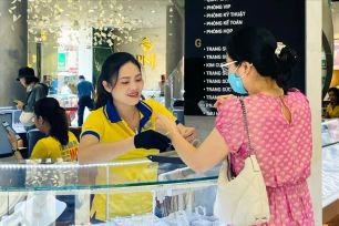 Chiều 5-6: Giá vàng giảm thêm 2,2-3,6 triệu đồng/lượng 