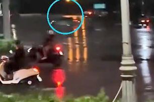Tài xế Porsche "drift" xe trong khu đô thị Sala bị mời làm việc
