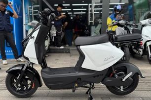 Phụ huynh chọn VinFast Amio cho con trước năm học mới: Nhỏ gọn, an toàn, con đi học “nhàn tênh”