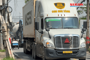 Đường Nguyễn Duy Trinh oằn mình gánh container