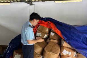 Phát hiện cơ sở sản xuất hàng trăm ngàn gói súp bột giả mạo Acecook